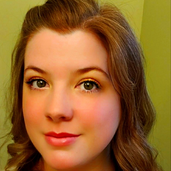 Meet your Posher, Erin - Picture 1 of 1